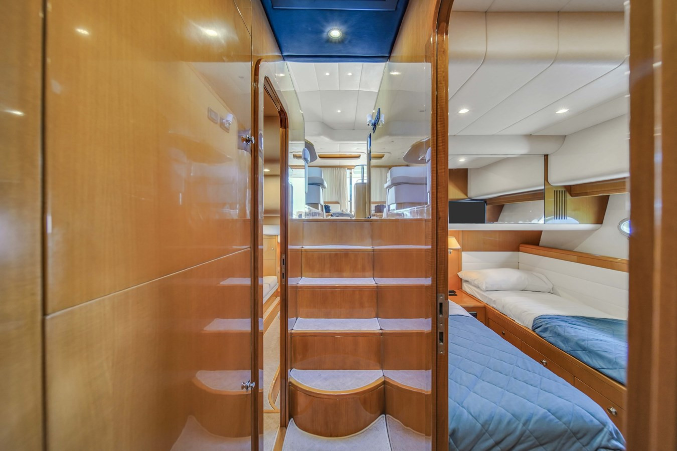 https://arconyachts.ams3.digitaloceanspaces.com/119735/conversions/large_4214987-optimize.jpg
