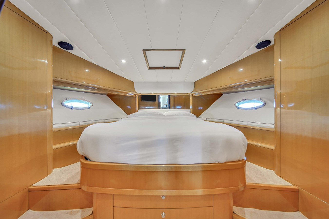 https://arconyachts.ams3.digitaloceanspaces.com/119747/conversions/large_4214991-optimize.jpg