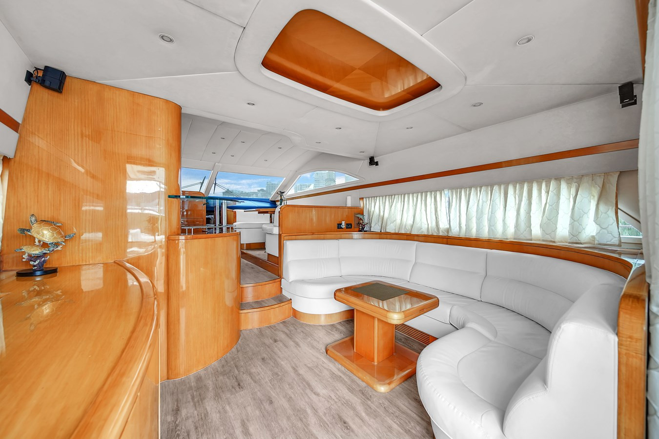 https://arconyachts.ams3.digitaloceanspaces.com/119761/conversions/large_4214996-optimize.jpg
