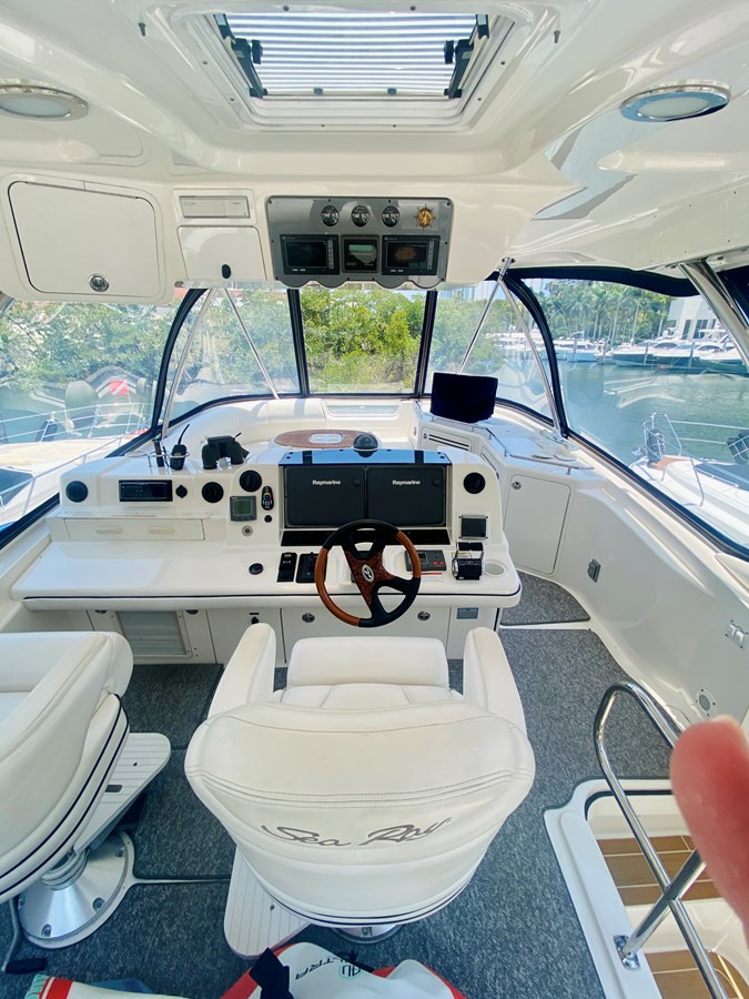 https://arconyachts.ams3.digitaloceanspaces.com/119763/conversions/large_4232543-optimize.jpg