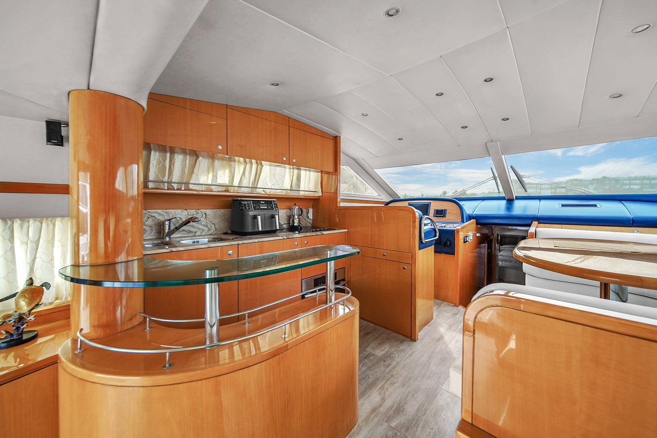 https://arconyachts.ams3.digitaloceanspaces.com/119770/conversions/large_4214999-optimize.jpg