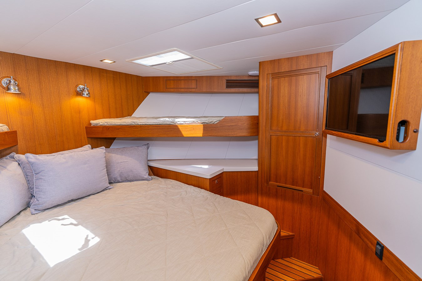 https://arconyachts.ams3.digitaloceanspaces.com/119787/conversions/large_4271826-optimize.jpg