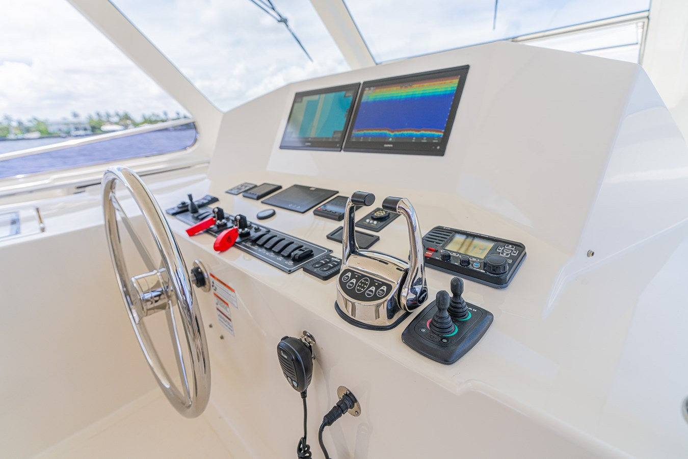 https://arconyachts.ams3.digitaloceanspaces.com/119817/conversions/large_4271837-optimize.jpg