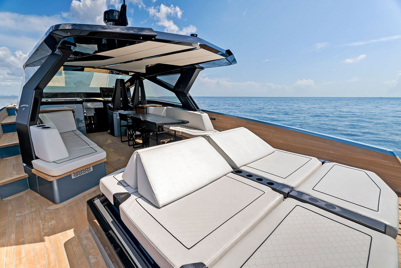 https://arconyachts.ams3.digitaloceanspaces.com/119834/conversions/large_4297623-optimize.jpg