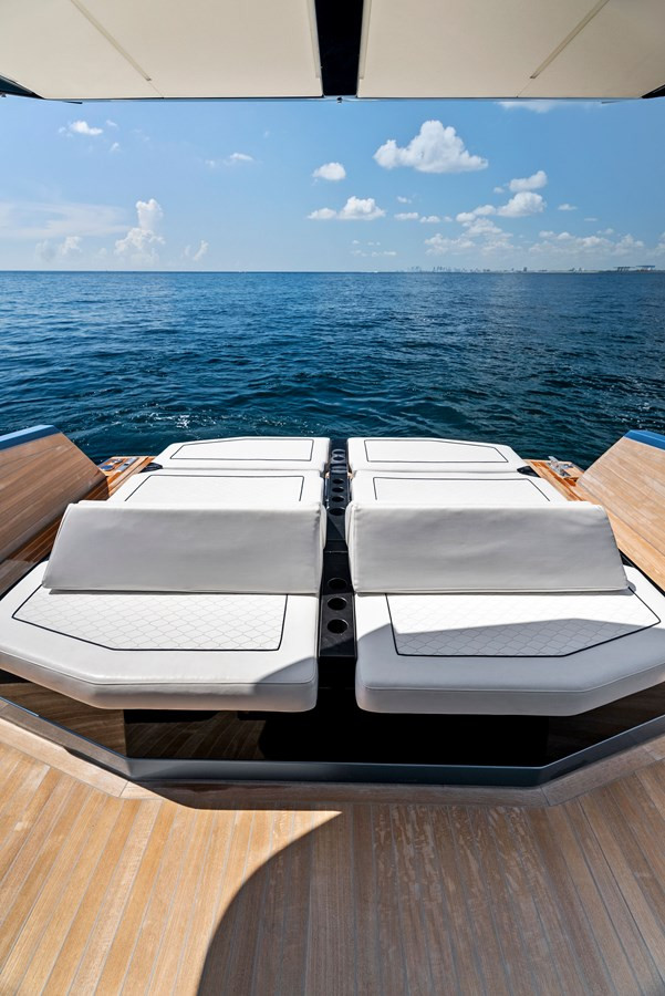 https://arconyachts.ams3.digitaloceanspaces.com/119837/conversions/large_4297624-optimize.jpg