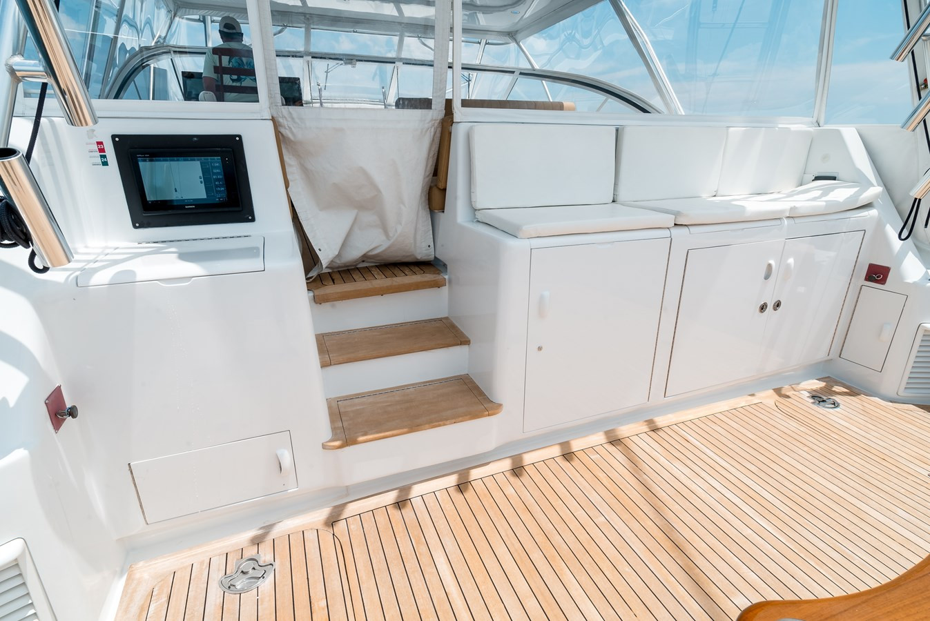 https://arconyachts.ams3.digitaloceanspaces.com/119903/conversions/large_4319402-optimize.jpg