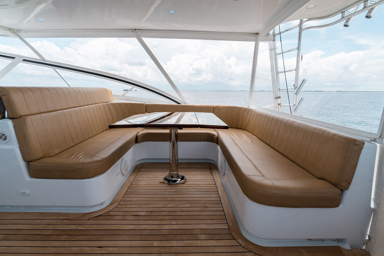https://arconyachts.ams3.digitaloceanspaces.com/119917/conversions/large_4319407-optimize.jpg