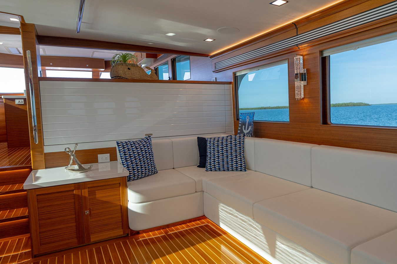 https://arconyachts.ams3.digitaloceanspaces.com/119938/conversions/large_4574665-optimize.jpg