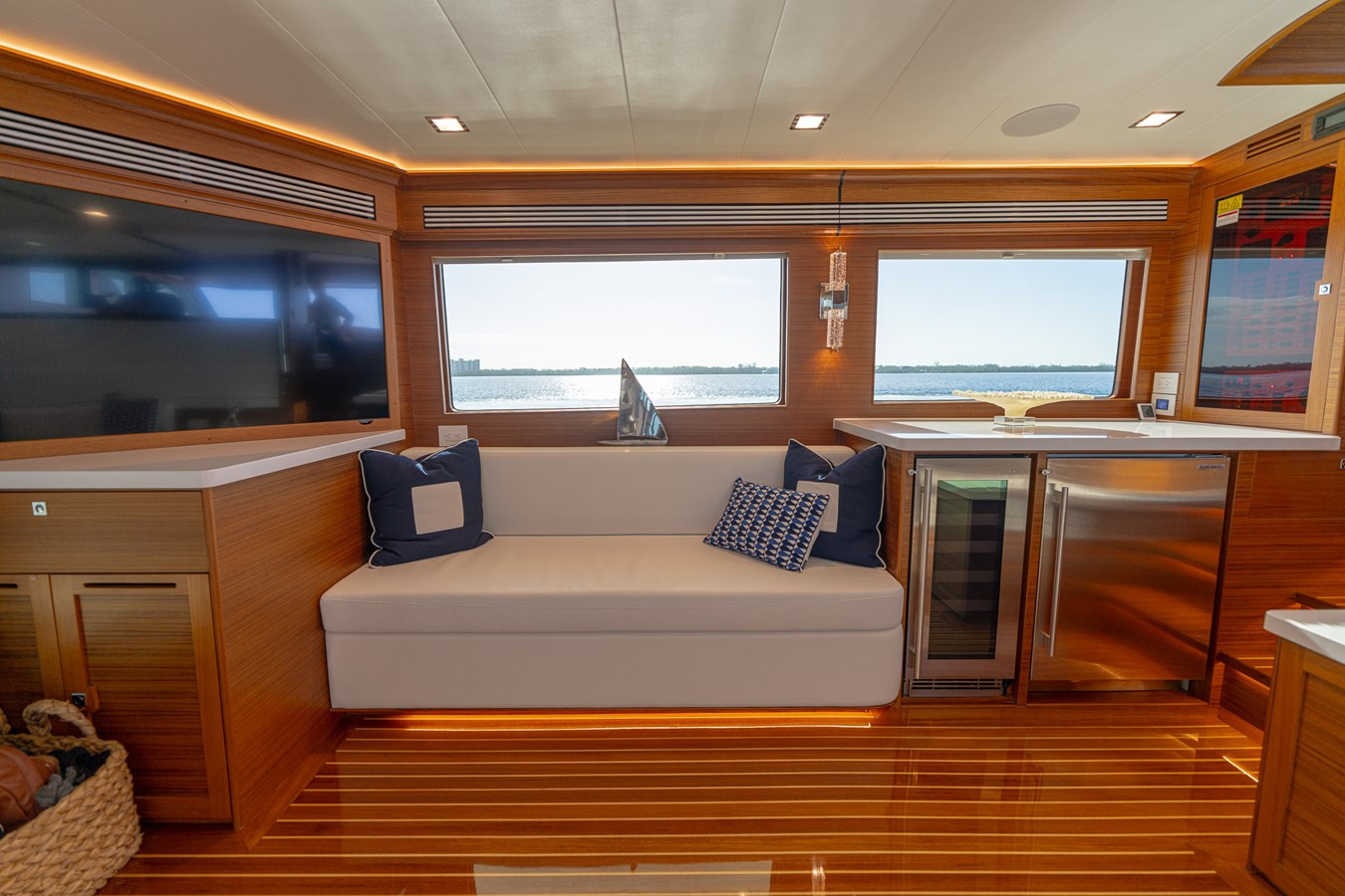 https://arconyachts.ams3.digitaloceanspaces.com/119941/conversions/large_4574666-optimize.jpg