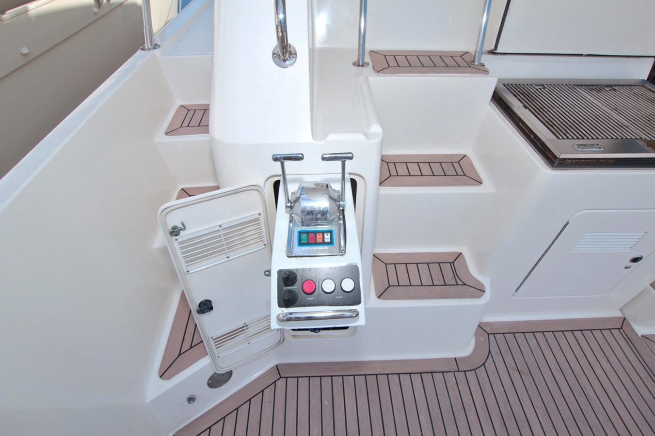 https://arconyachts.ams3.digitaloceanspaces.com/119942/conversions/large_4585080-optimize.jpg