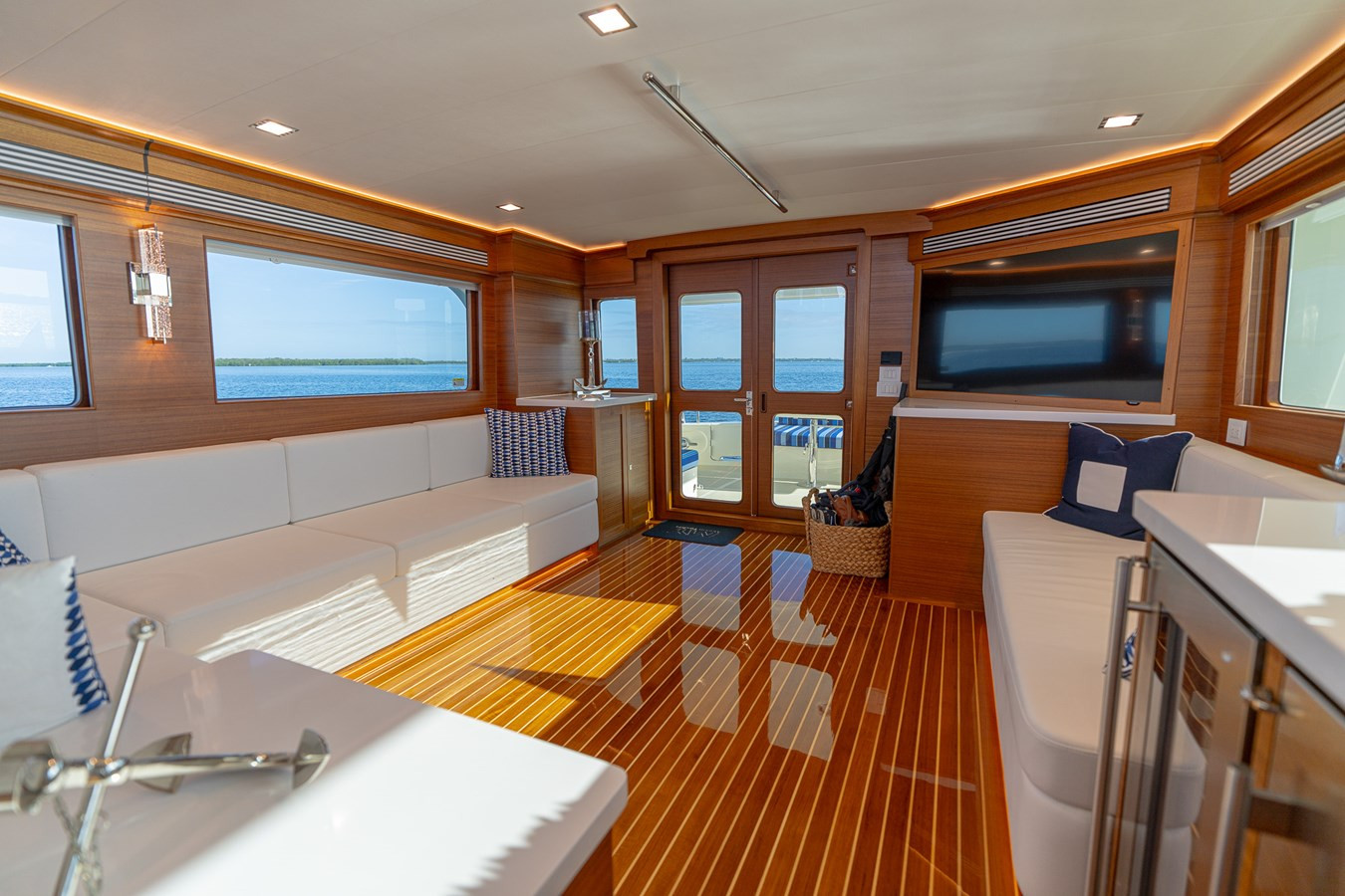 https://arconyachts.ams3.digitaloceanspaces.com/119944/conversions/large_4574667-optimize.jpg
