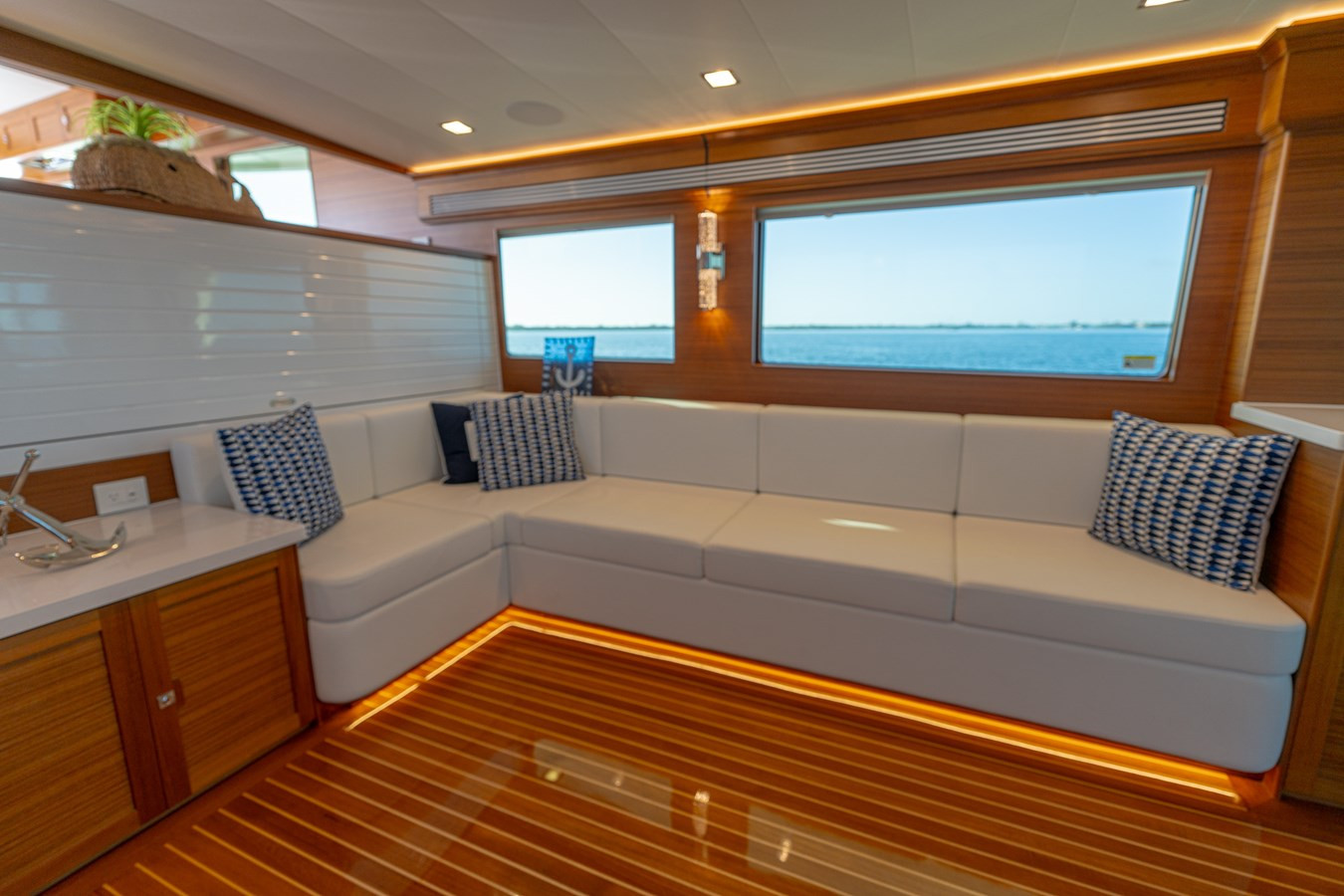https://arconyachts.ams3.digitaloceanspaces.com/119947/conversions/large_4574668-optimize.jpg