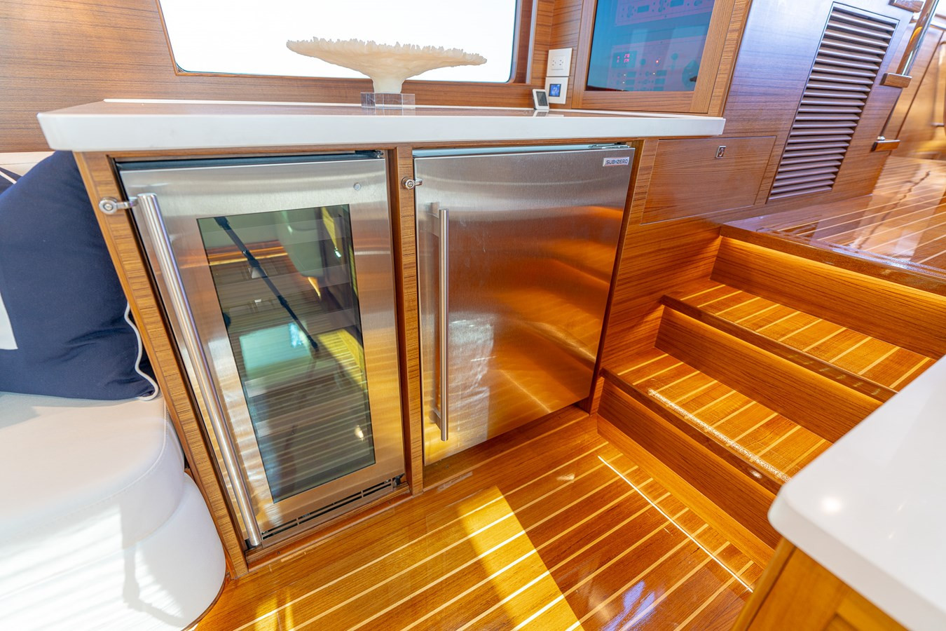 https://arconyachts.ams3.digitaloceanspaces.com/119953/conversions/large_4574672-optimize.jpg