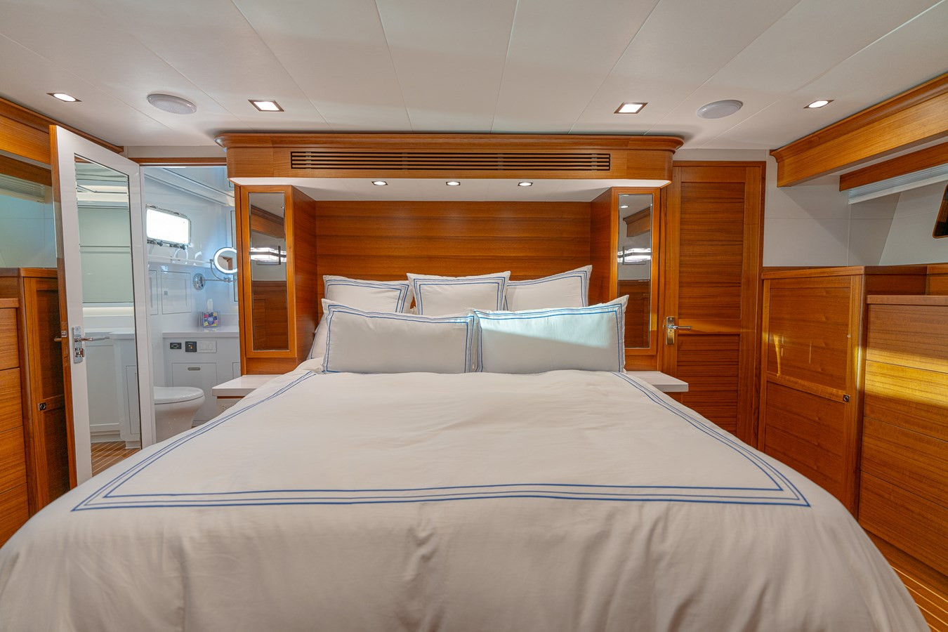 https://arconyachts.ams3.digitaloceanspaces.com/119968/conversions/large_4574679-optimize.jpg