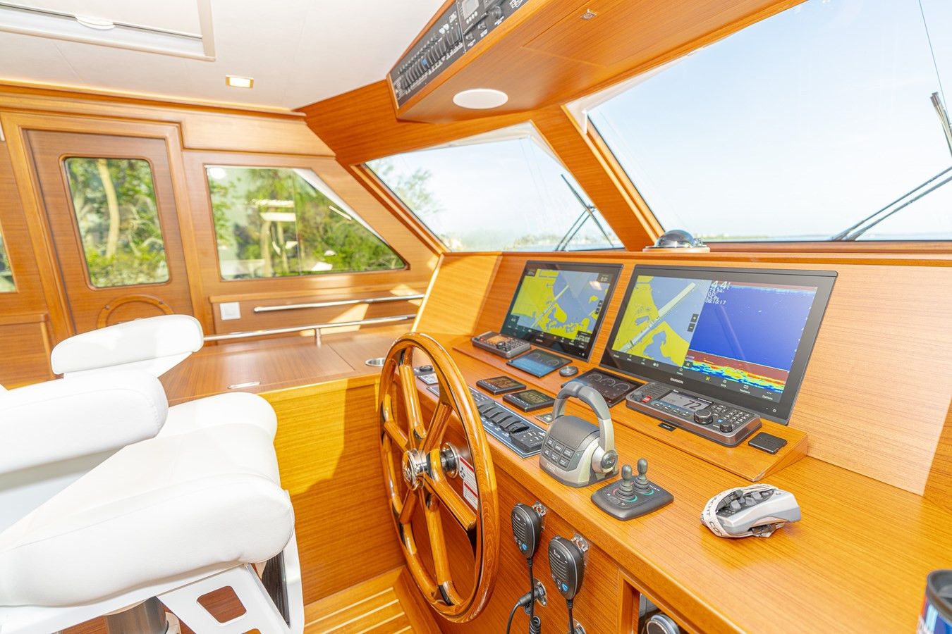 https://arconyachts.ams3.digitaloceanspaces.com/120023/conversions/large_4574697-optimize.jpg