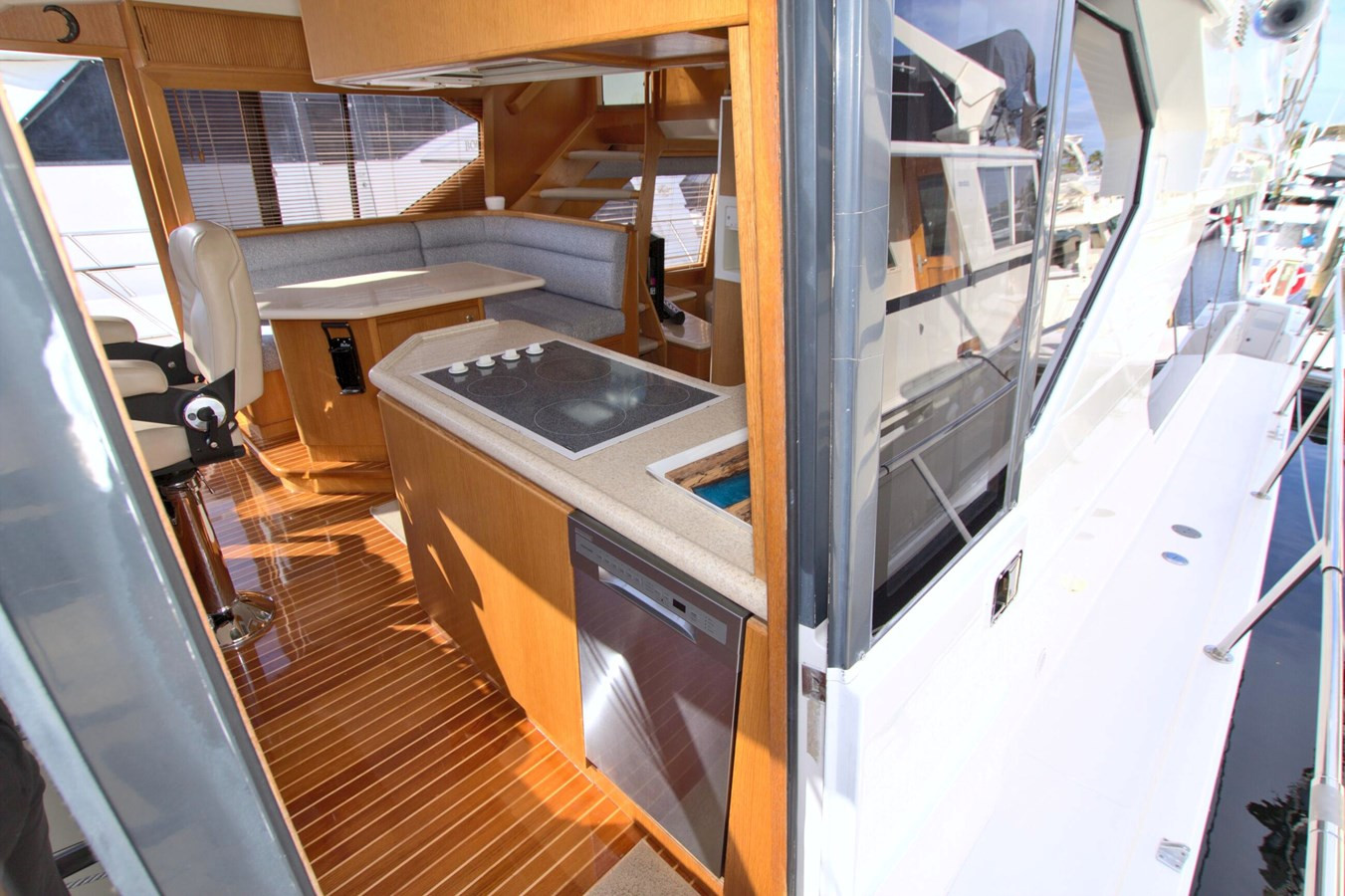https://arconyachts.ams3.digitaloceanspaces.com/120027/conversions/large_4585108-optimize.jpg
