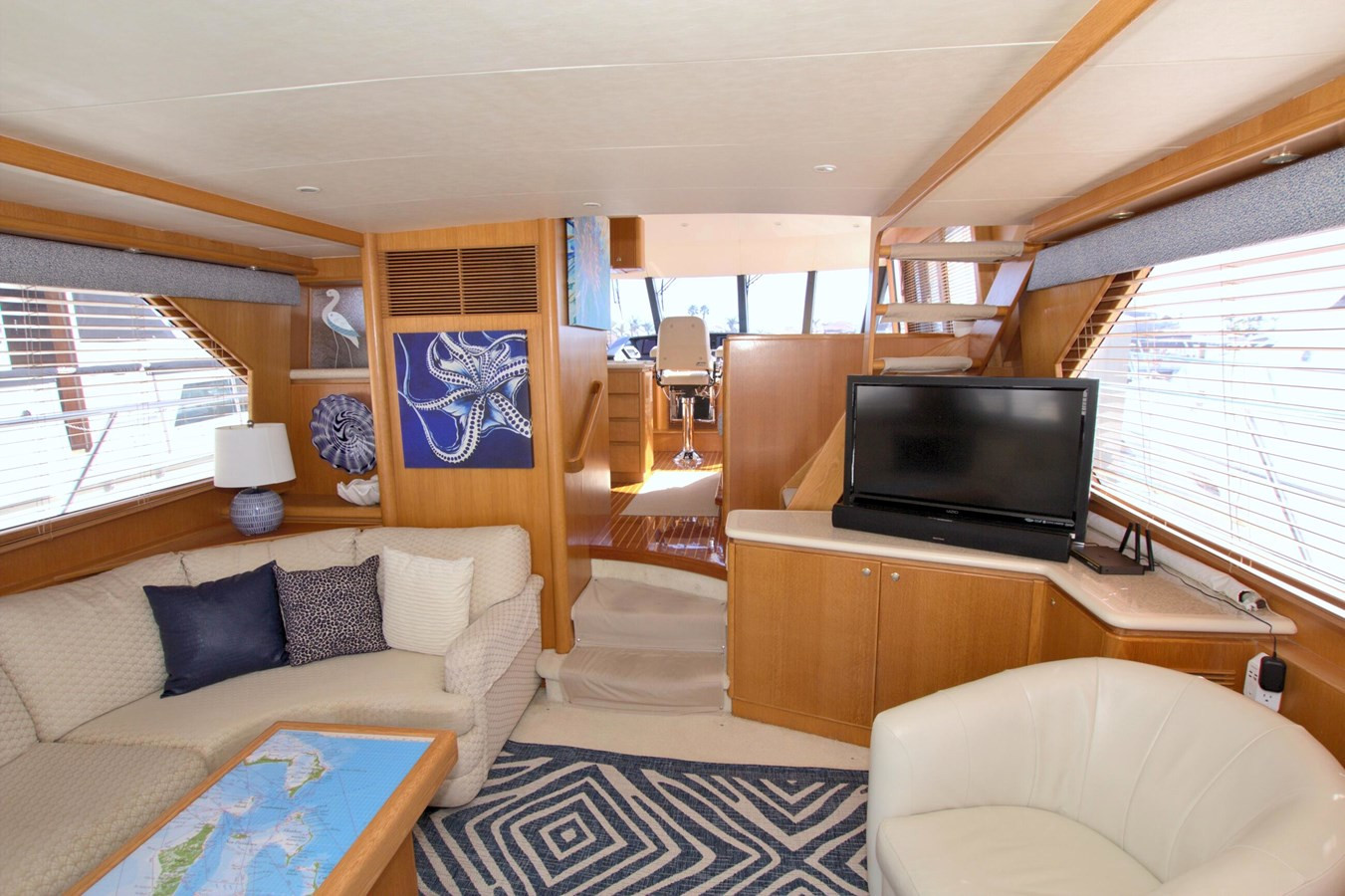https://arconyachts.ams3.digitaloceanspaces.com/120048/conversions/large_4585115-optimize.jpg