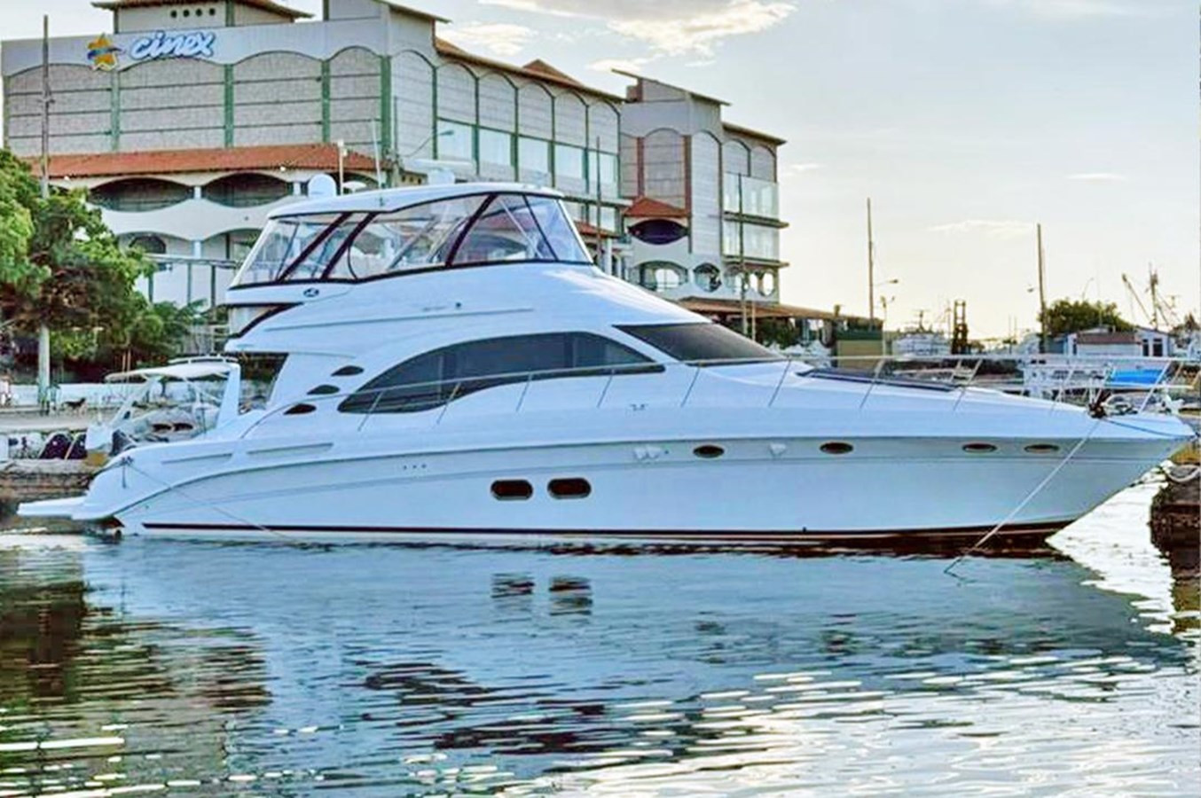 https://arconyachts.ams3.digitaloceanspaces.com/120056/conversions/large_4581679-optimize.jpg
