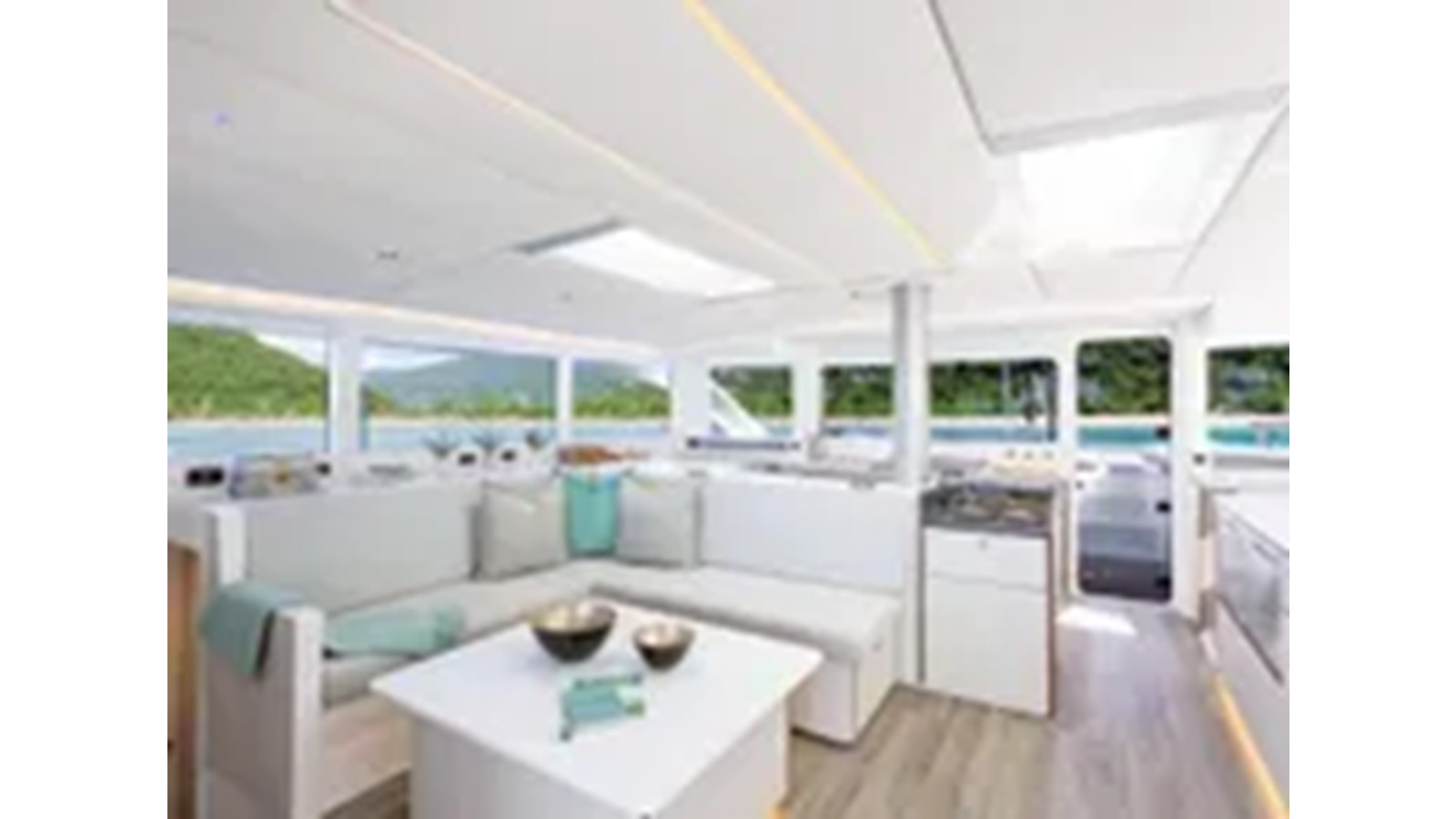 https://arconyachts.ams3.digitaloceanspaces.com/120145/conversions/large_4613693-optimize.jpg