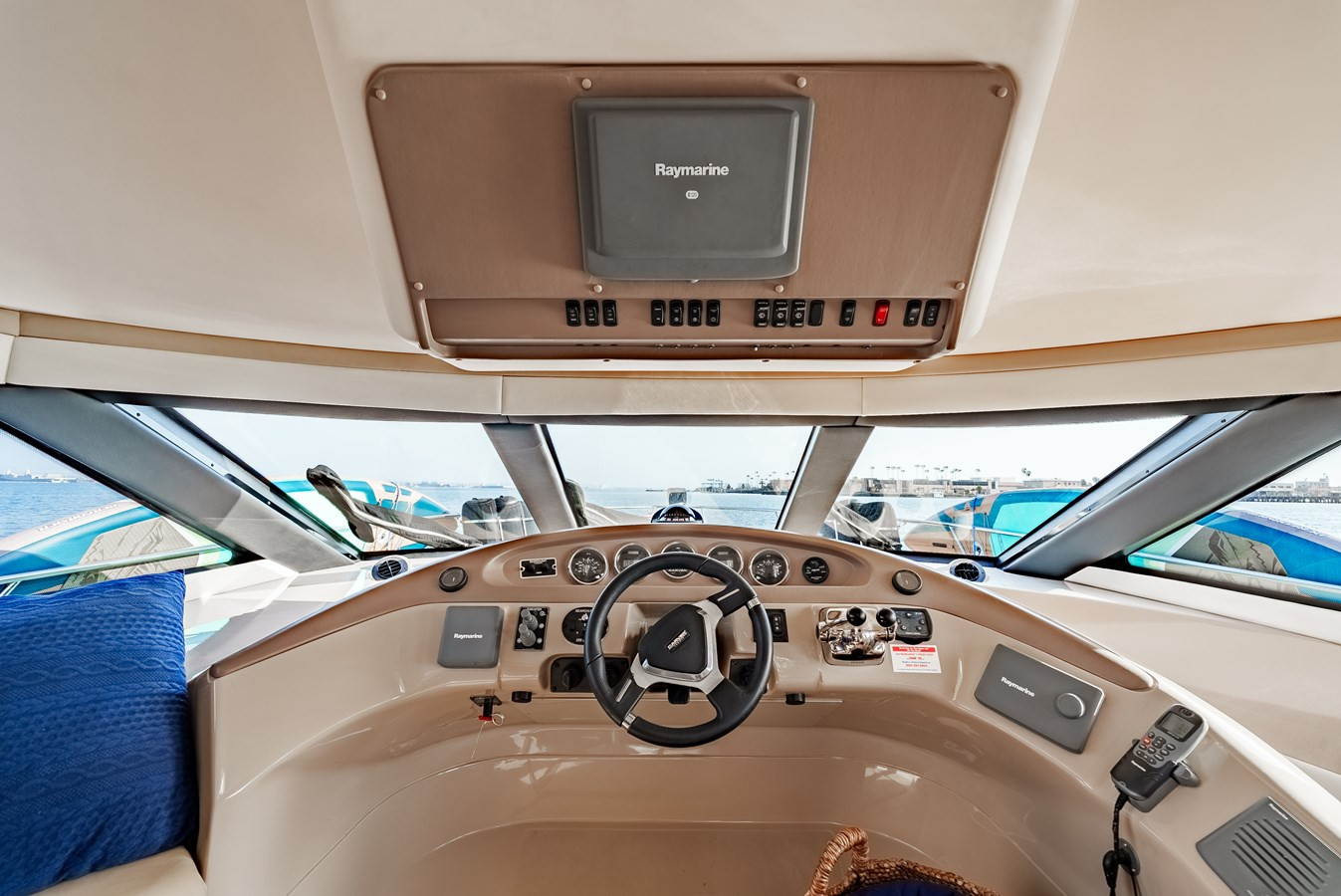 https://arconyachts.ams3.digitaloceanspaces.com/120161/conversions/large_4582295-optimize.jpg
