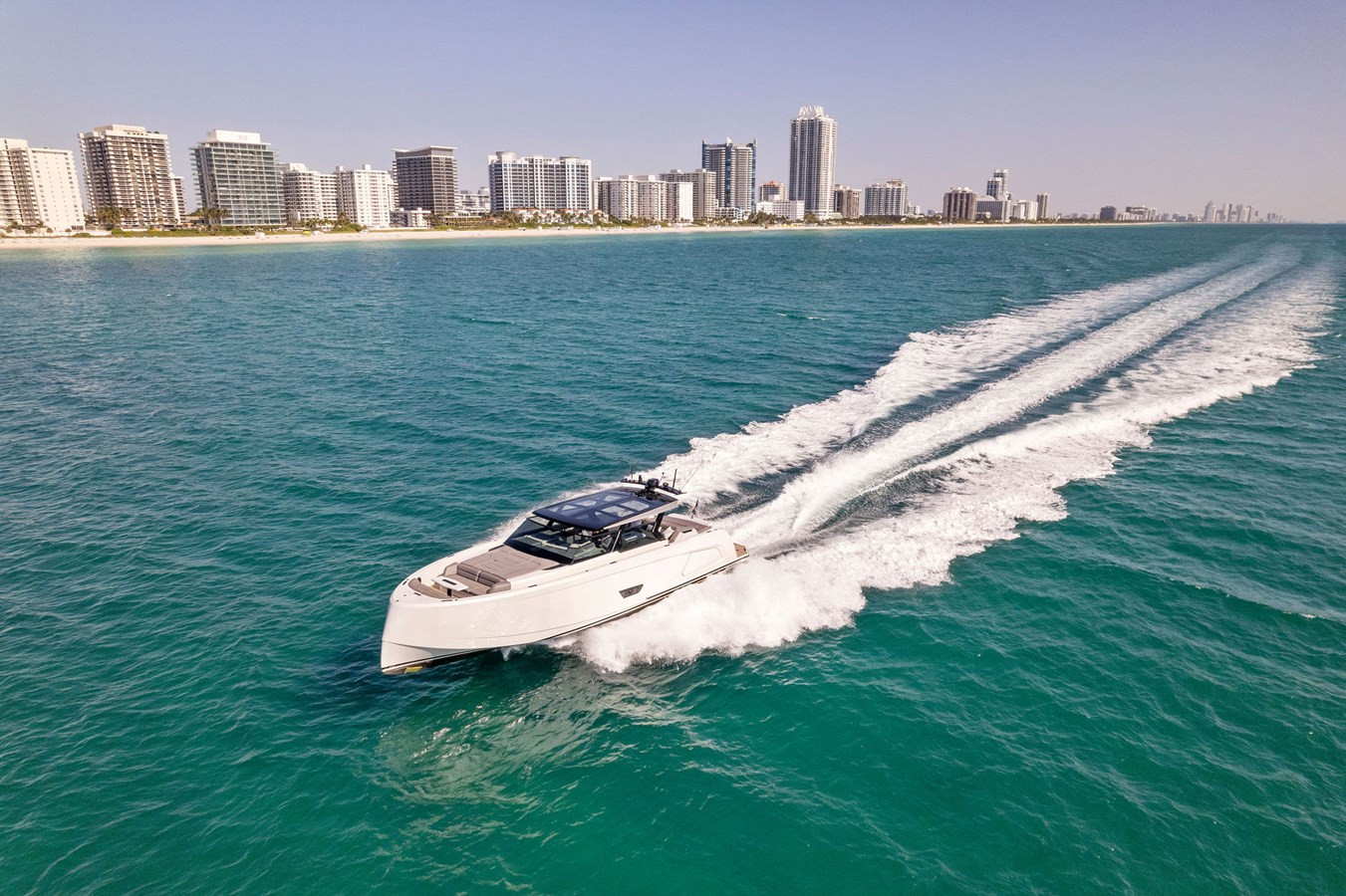 https://arconyachts.ams3.digitaloceanspaces.com/120191/conversions/large_4596700-optimize.jpg