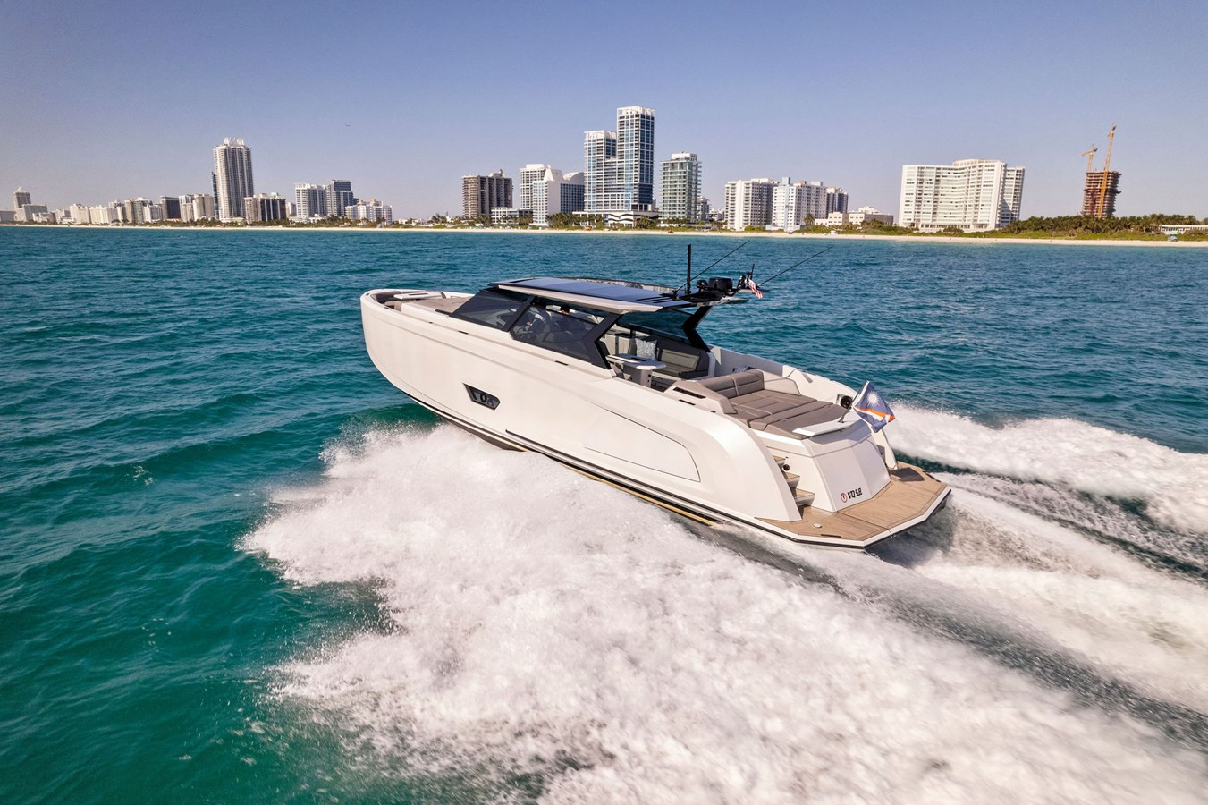 https://arconyachts.ams3.digitaloceanspaces.com/120197/conversions/large_4596701-optimize.jpg