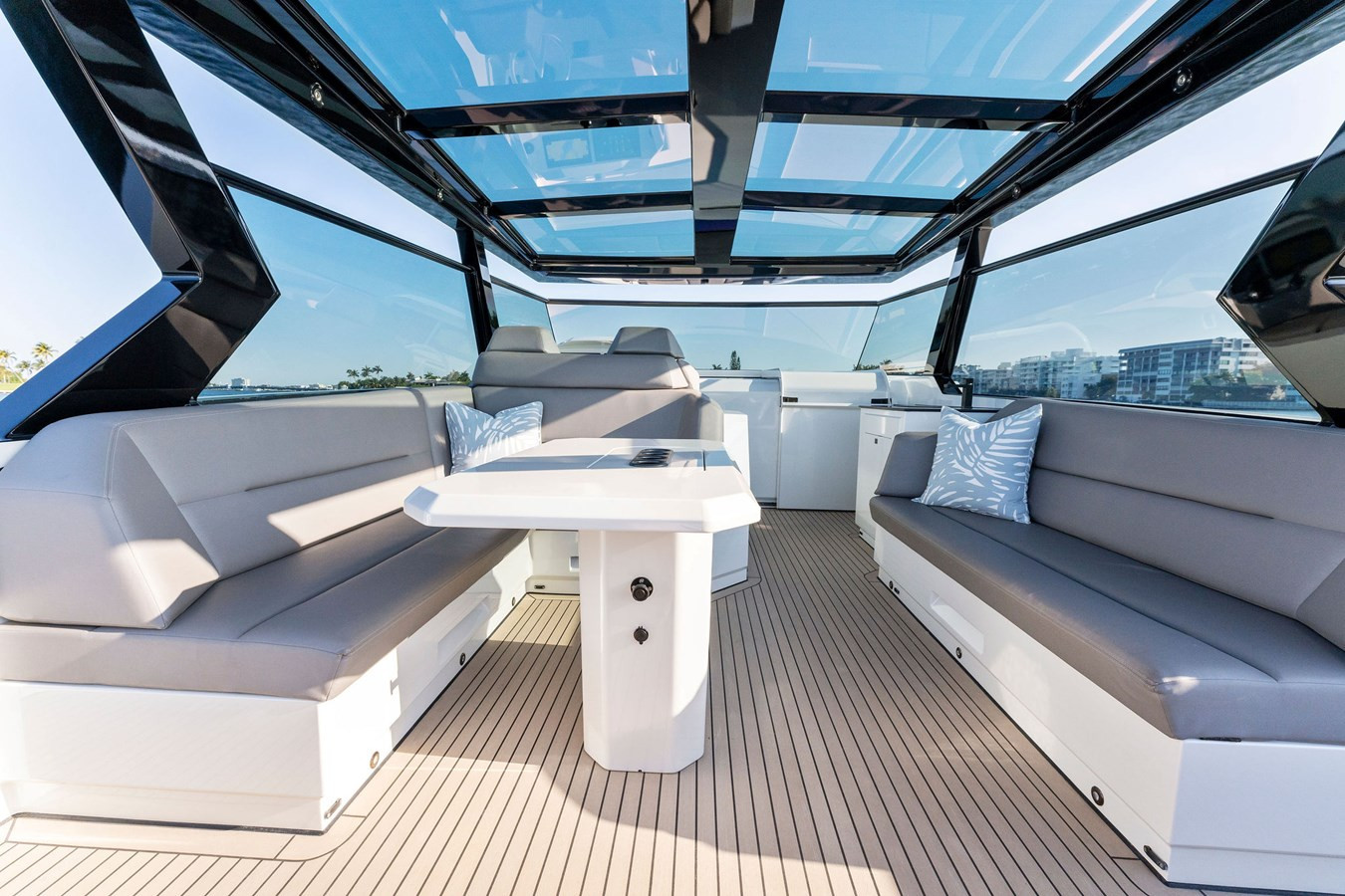 https://arconyachts.ams3.digitaloceanspaces.com/120226/conversions/large_4596685-optimize.jpg