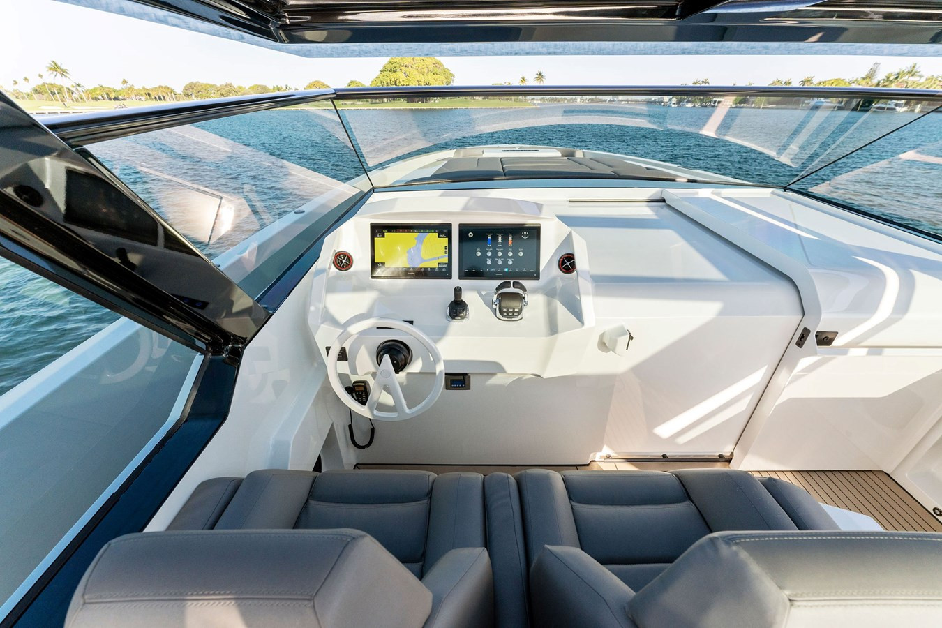 https://arconyachts.ams3.digitaloceanspaces.com/120244/conversions/large_4596683-optimize.jpg