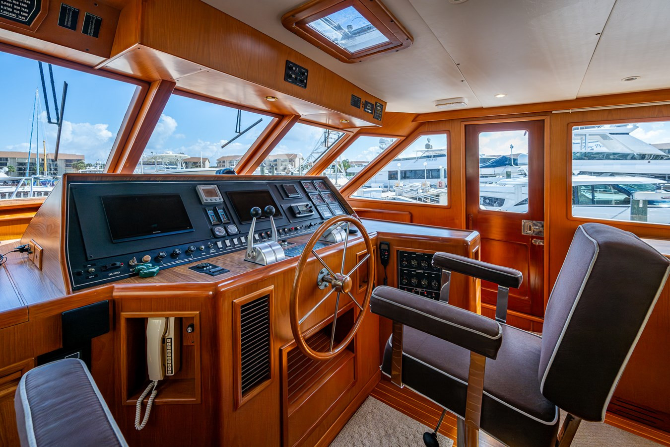 https://arconyachts.ams3.digitaloceanspaces.com/120334/conversions/large_4654598-optimize.jpg