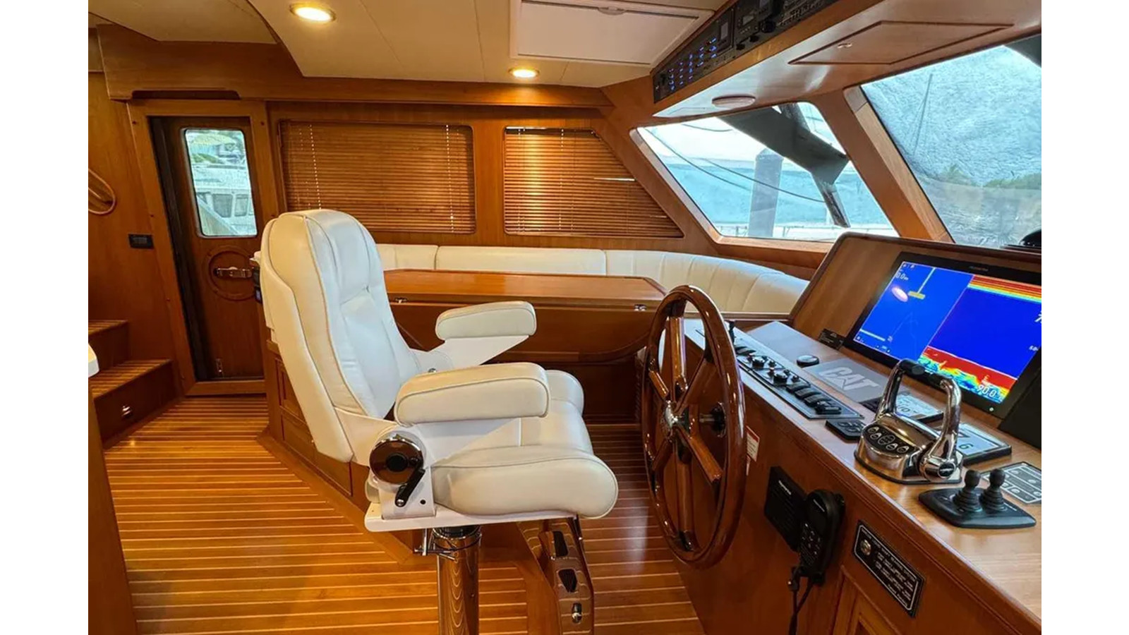 https://arconyachts.ams3.digitaloceanspaces.com/120452/conversions/large_4730746-optimize.jpg