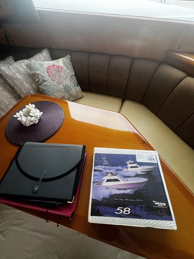 https://arconyachts.ams3.digitaloceanspaces.com/120470/conversions/large_4693018-optimize.jpg