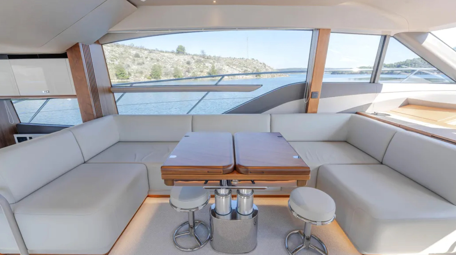 https://arconyachts.ams3.digitaloceanspaces.com/120471/conversions/large_4719842-optimize.jpg