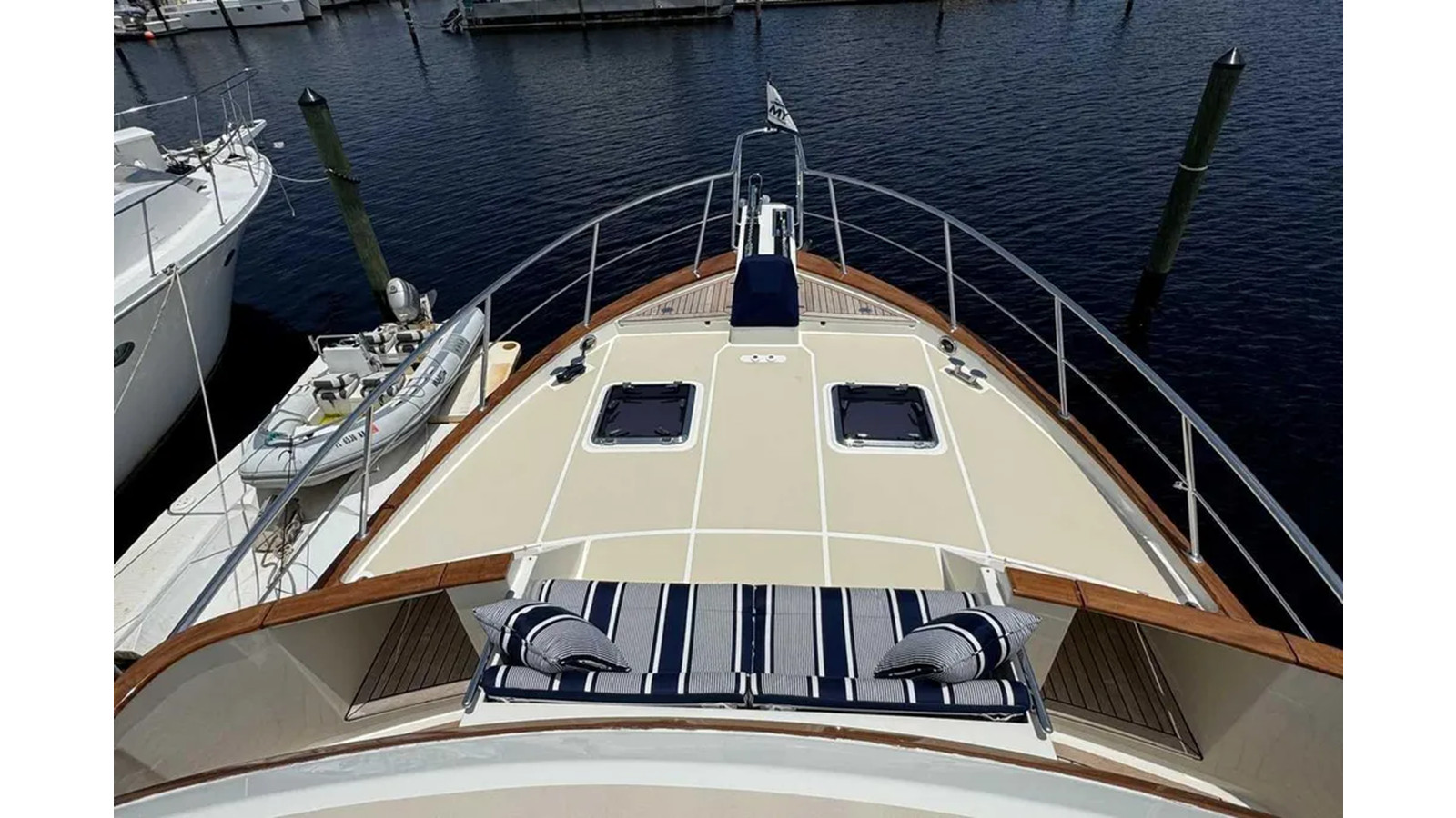 https://arconyachts.ams3.digitaloceanspaces.com/120479/conversions/large_4730754-optimize.jpg