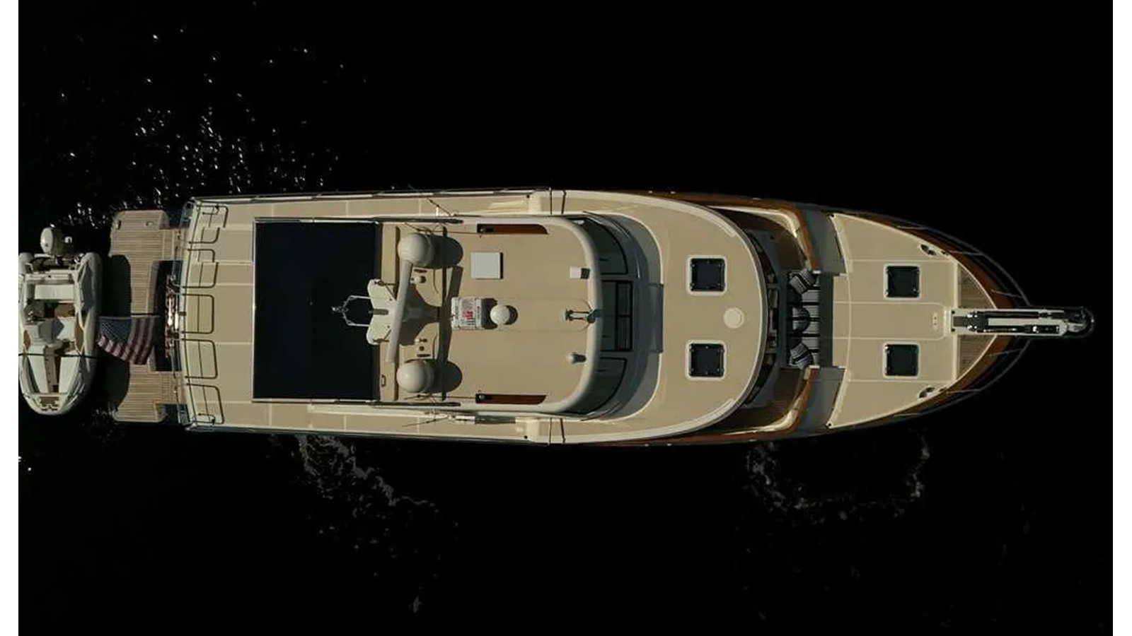 https://arconyachts.ams3.digitaloceanspaces.com/120533/conversions/large_4730772-optimize.jpg
