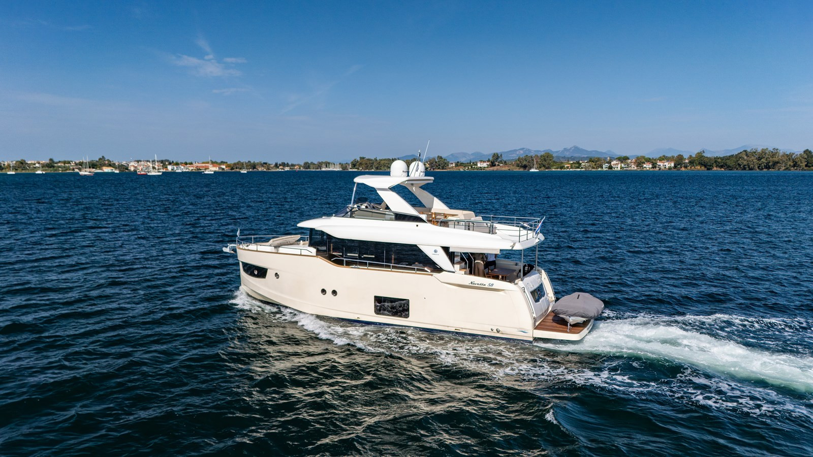 https://arconyachts.ams3.digitaloceanspaces.com/120542/conversions/large_4731246-optimize.jpg