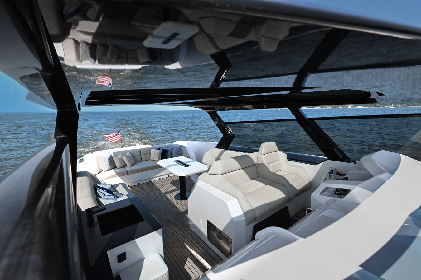 https://arconyachts.ams3.digitaloceanspaces.com/120551/conversions/large_4745640-optimize.jpg