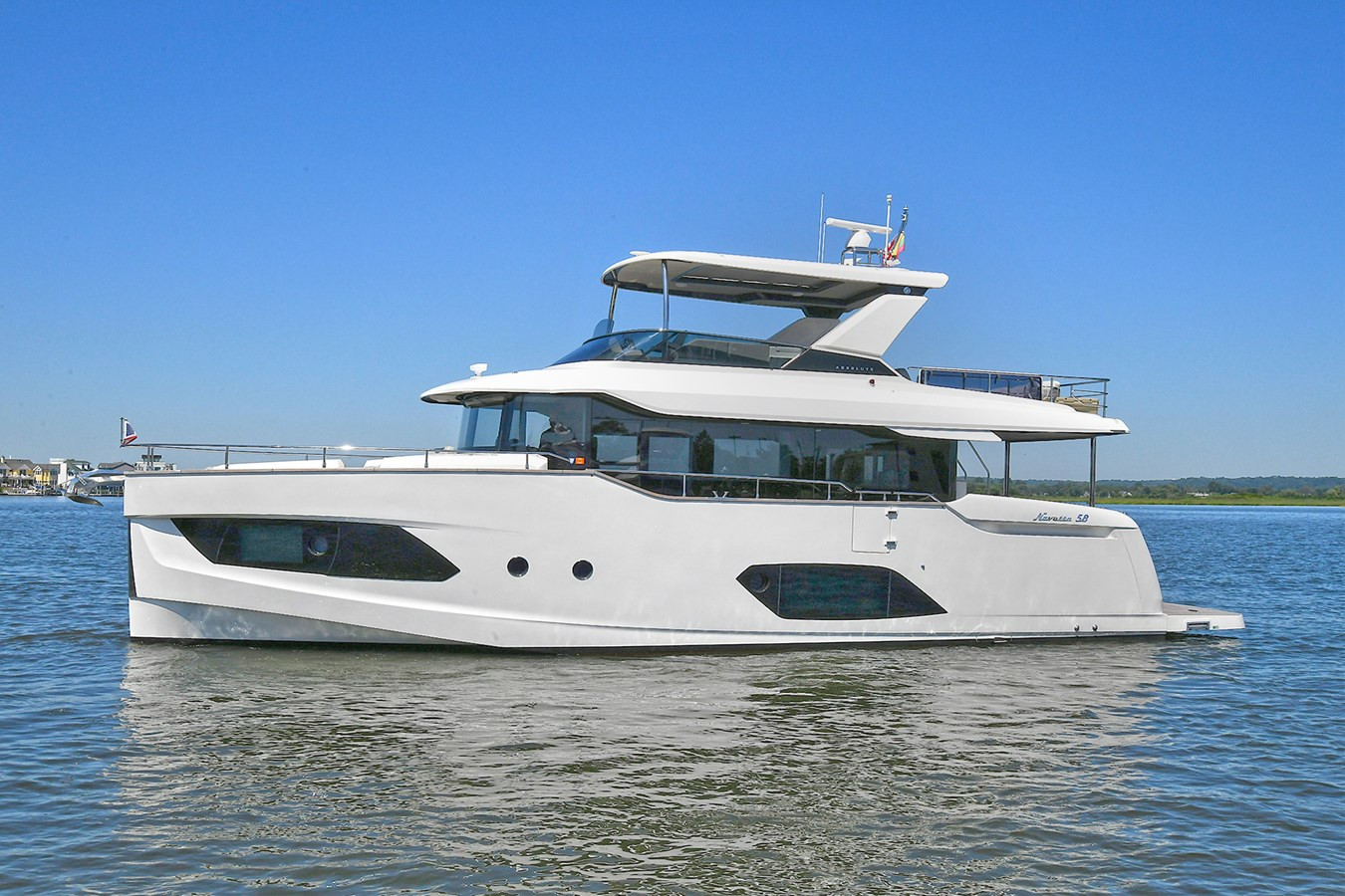 https://arconyachts.ams3.digitaloceanspaces.com/120553/conversions/large_4759952-optimize.jpg