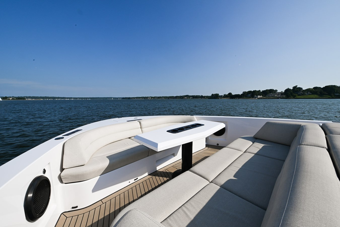 https://arconyachts.ams3.digitaloceanspaces.com/120569/conversions/large_4745647-optimize.jpg