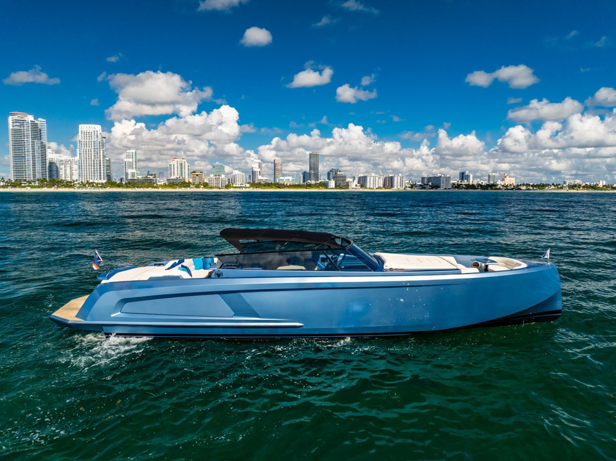 https://arconyachts.ams3.digitaloceanspaces.com/120573/conversions/large_4769820-optimize.jpg
