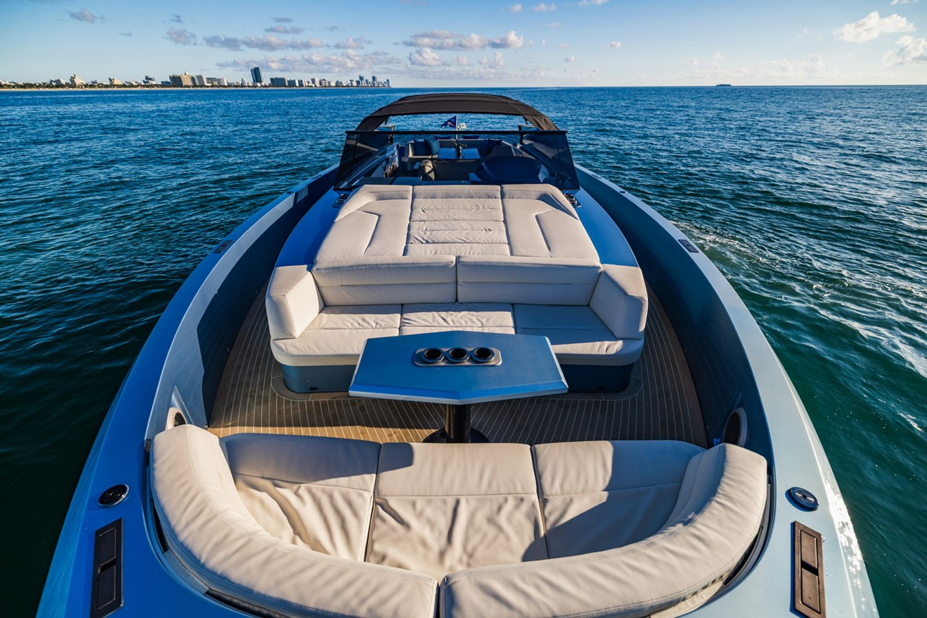 https://arconyachts.ams3.digitaloceanspaces.com/120579/conversions/large_4769822-optimize.jpg