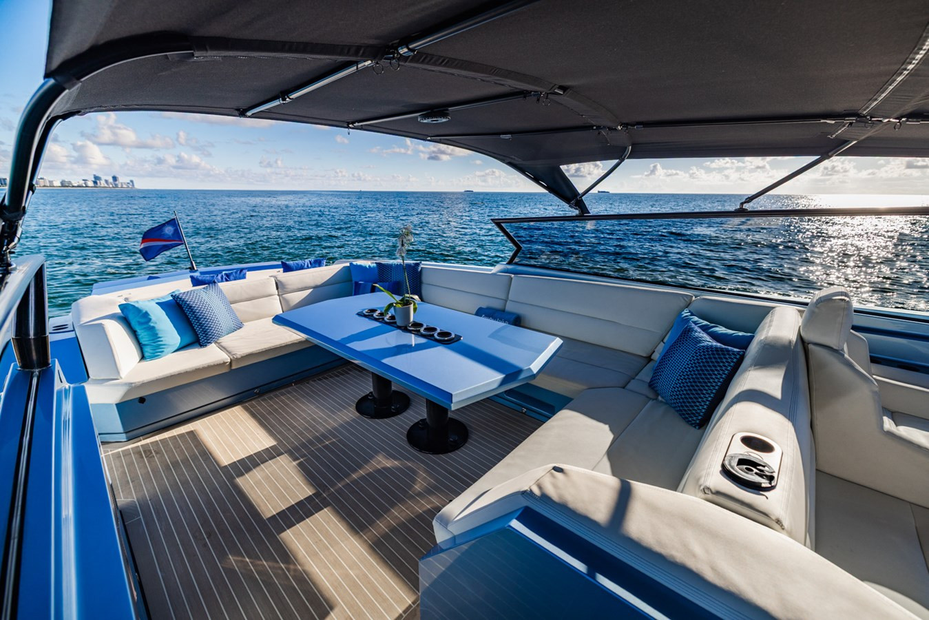 https://arconyachts.ams3.digitaloceanspaces.com/120597/conversions/large_4769828-optimize.jpg