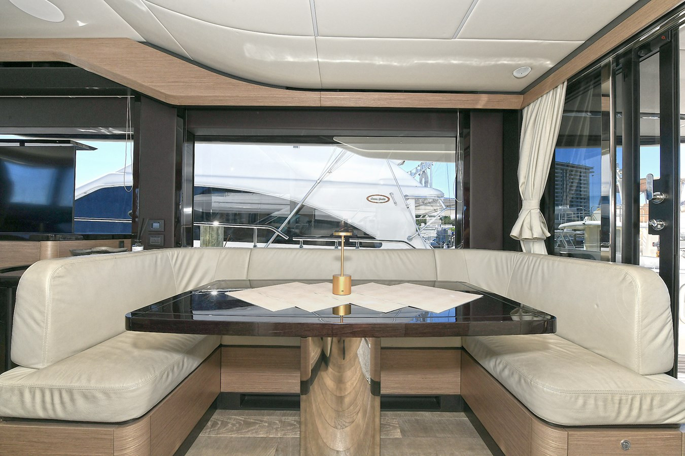 https://arconyachts.ams3.digitaloceanspaces.com/120603/conversions/large_4759969-optimize.jpg