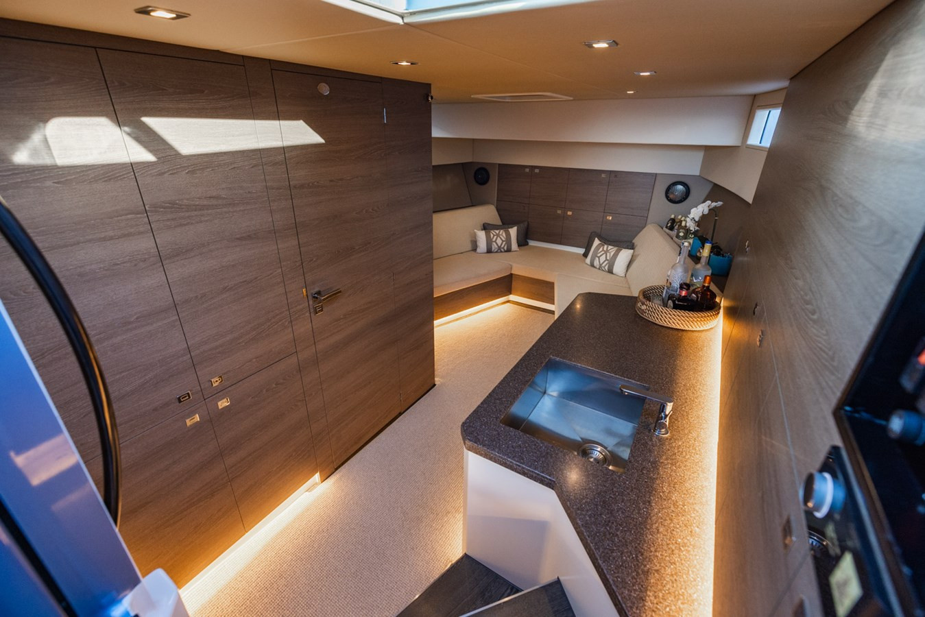 https://arconyachts.ams3.digitaloceanspaces.com/120605/conversions/large_4769831-optimize.jpg