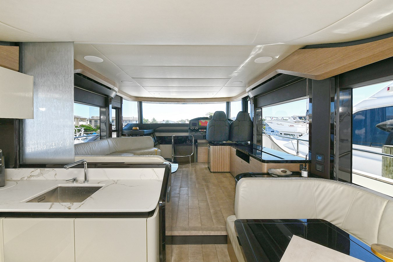 https://arconyachts.ams3.digitaloceanspaces.com/120612/conversions/large_4759972-optimize.jpg