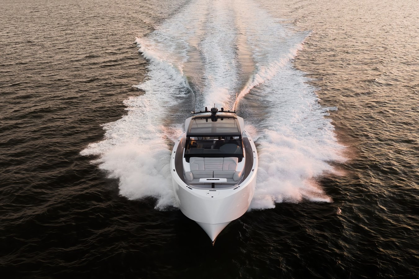 https://arconyachts.ams3.digitaloceanspaces.com/120613/conversions/large_4745662-optimize.jpg