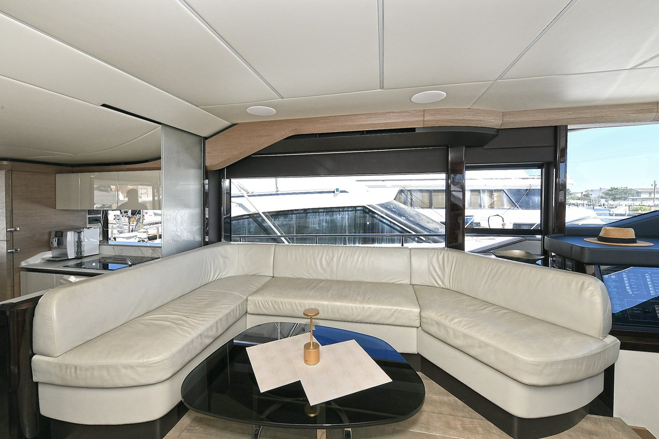 https://arconyachts.ams3.digitaloceanspaces.com/120616/conversions/large_4759974-optimize.jpg