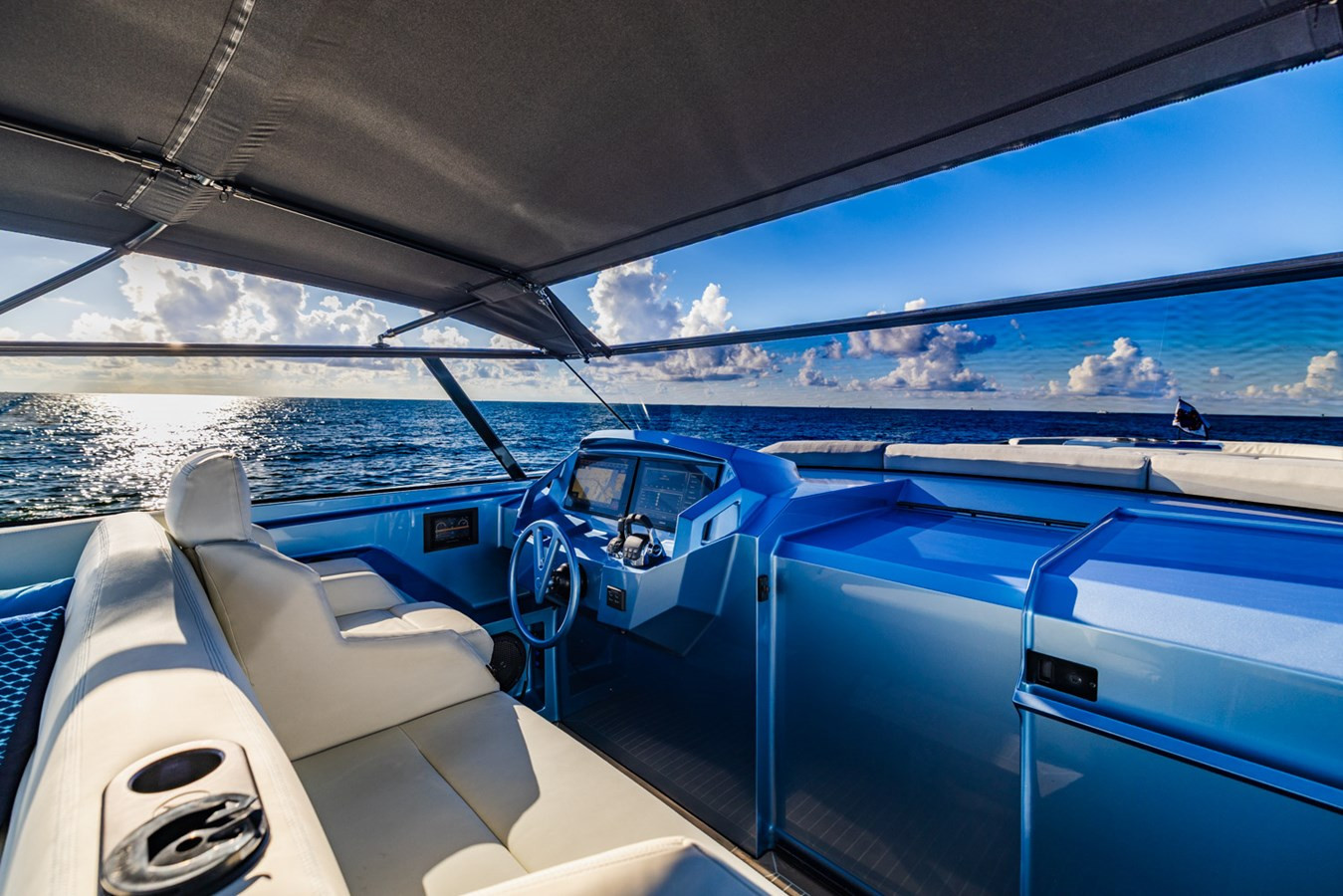https://arconyachts.ams3.digitaloceanspaces.com/120617/conversions/large_4769835-optimize.jpg
