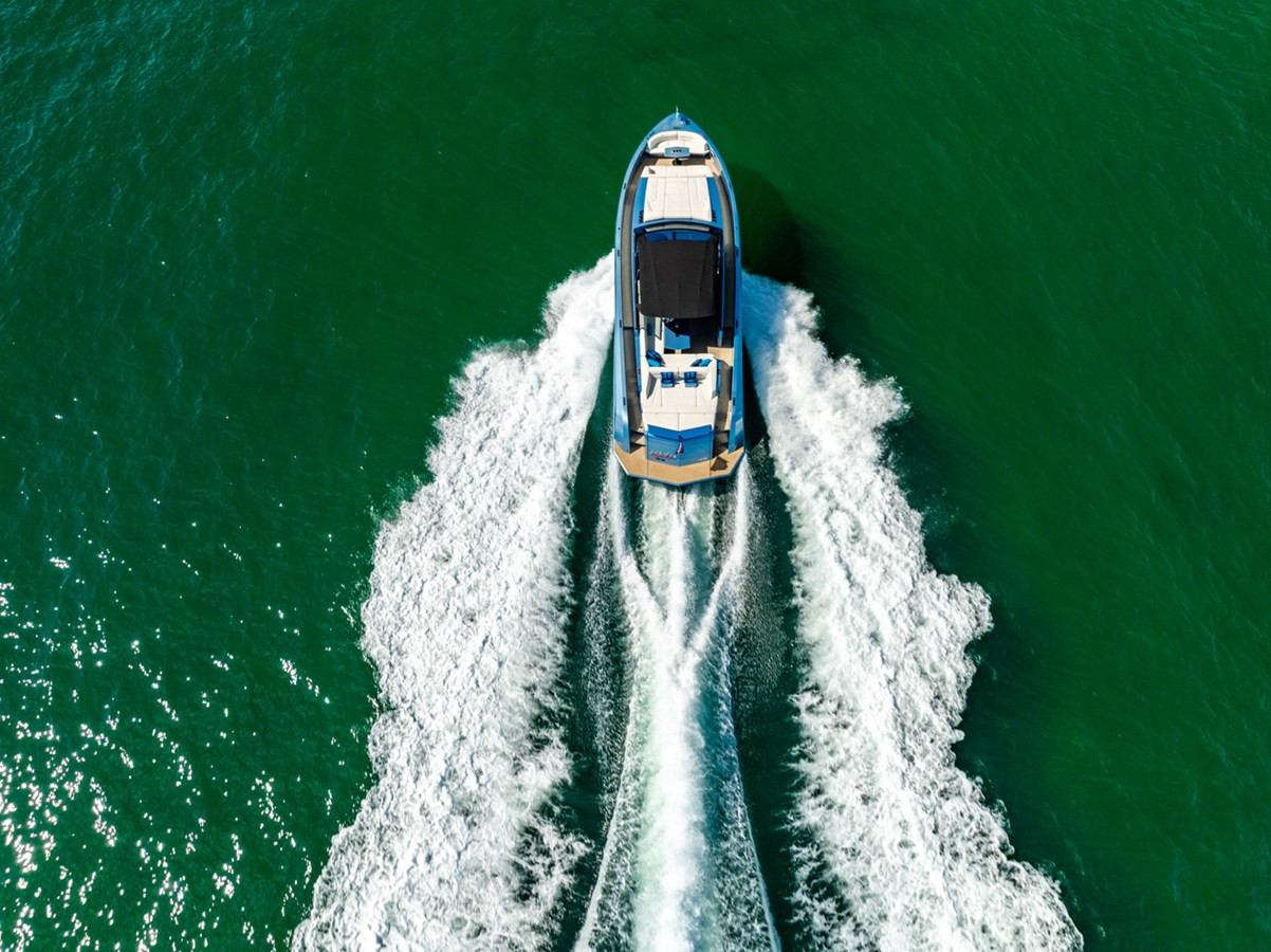 https://arconyachts.ams3.digitaloceanspaces.com/120635/conversions/large_4769842-optimize.jpg