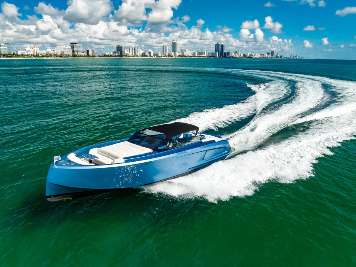 https://arconyachts.ams3.digitaloceanspaces.com/120638/conversions/large_4769843-optimize.jpg