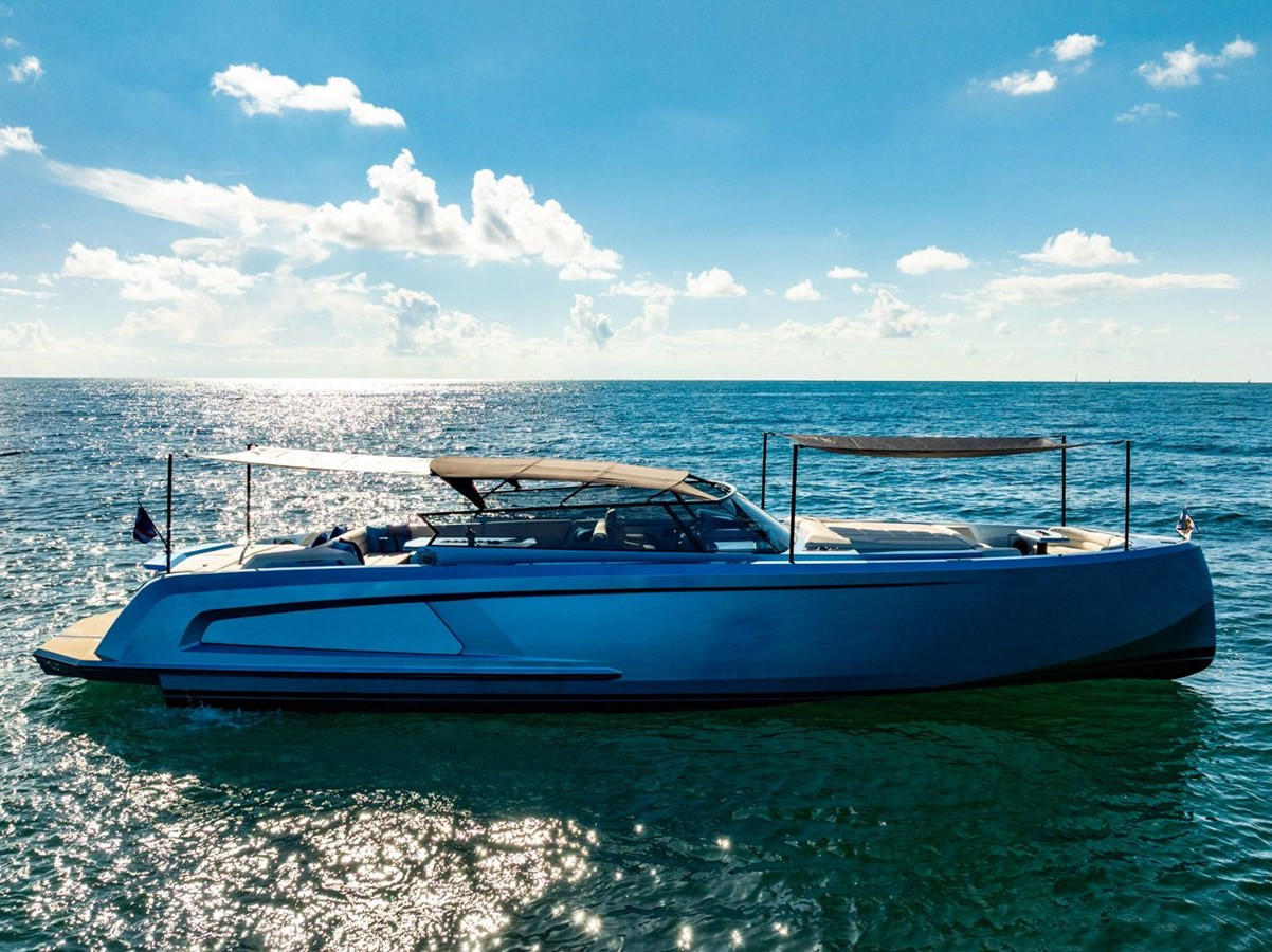 https://arconyachts.ams3.digitaloceanspaces.com/120644/conversions/large_4769845-optimize.jpg
